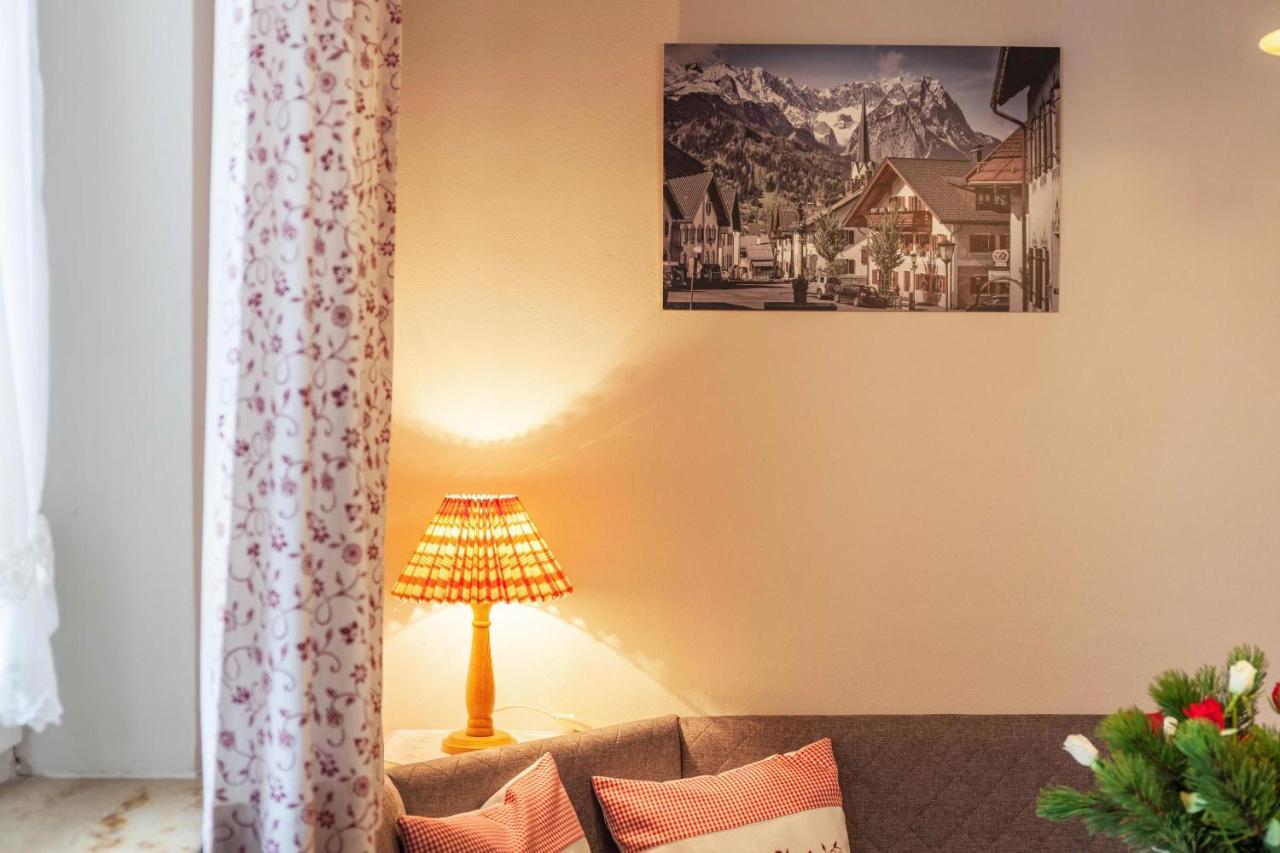 Ferienwohnung Waldruhe Гармиш-Партенкирхен Екстериор снимка